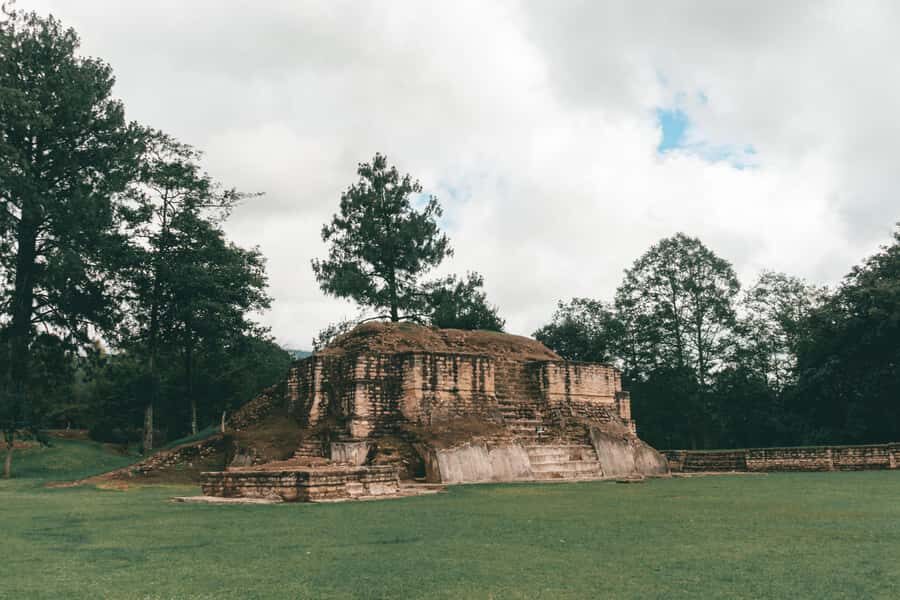 Chichicastenango and Iximché One Day Tour - Chichicastenango market time: where to shop and how to not get stuck
