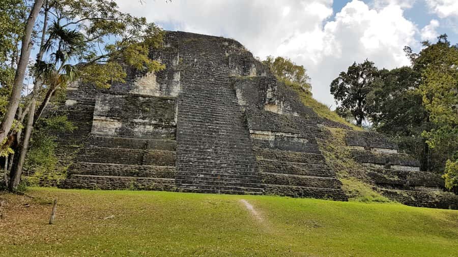 From Flores: Guided Tour to the Ruins of Tikal - Getting picked up in Flores or at the airport without losing time
