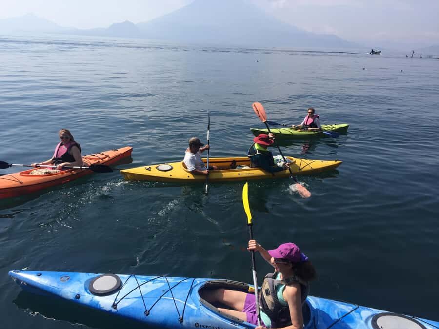 Kayak Hike Adventure. Visit Tzununa, Jaibalito, Santa Cruz - The 1-hour paddle: steep cliffs, small bays, and volcano views